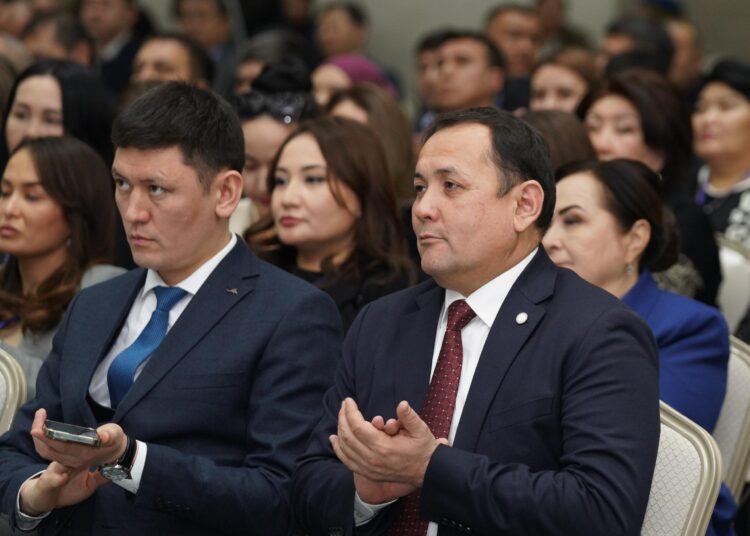 Түркістанда облыс әкімі Дархан Сатыбалды мен өңір кәсіпкерлерінің кездесуі өтті