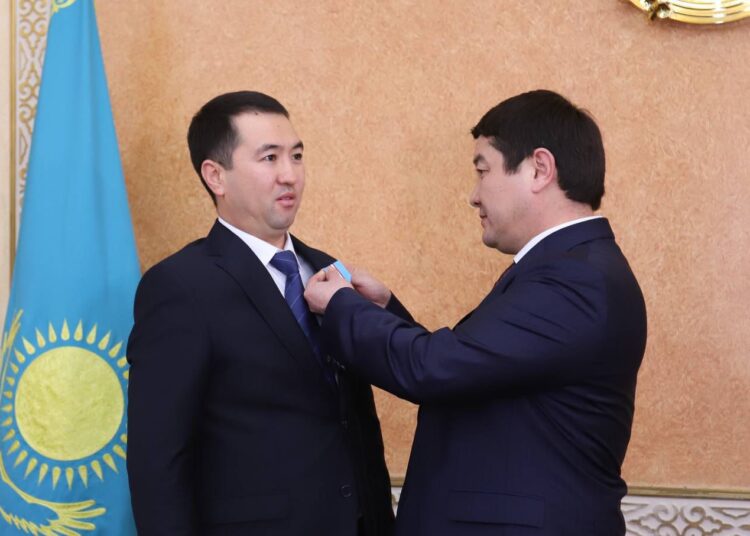 Маңғыстауда ұшақ апаты кезінде көмек көрсеткен азаматтар мемлекеттік наградалармен марапатталды