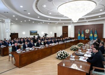 Олжас Бектенов мұнай және көмір химия өнеркәсібінде ауқымды жобаларды іске қосу жоспарлары туралы баяндады