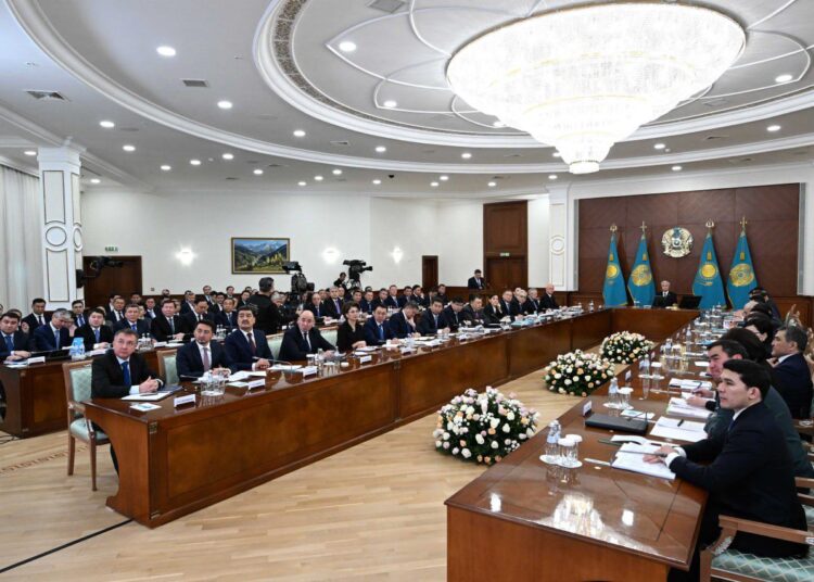 Олжас Бектенов мұнай және көмір химия өнеркәсібінде ауқымды жобаларды іске қосу жоспарлары туралы баяндады