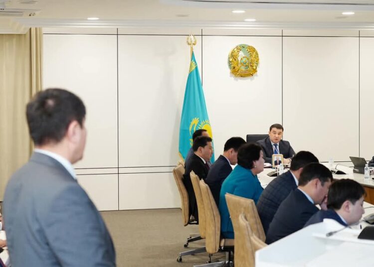 Н.КӨШЕРОВ: «АЛДЫМЕН ЖЕРГІЛІКТІ МАМАНДАРДЫ ЖҰМЫСҚА АЛУ КЕРЕК»