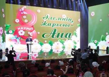 ТҮРКІСТАНДА «ӘЛЕМНІҢ ЖАРЫҒЫ – АНА» МЕРЕКЕЛІК ІС-ШАРАСЫНДА АРДАҚТЫ ЖАНДАРҒА ҚҰРМЕТ КӨРСЕТІЛДІ