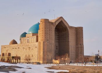 ТҮРКІСТАН ТУРАЛЫ ЗАҢ ШАҺАРДЫ ДАМУҒА ЖЕТЕЛЕЙДІ