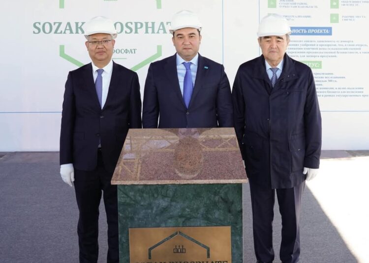 ТҮРКІСТАН ОБЛЫСЫНДА 1000 АДАМДЫ ЖҰМЫСПЕН ҚАМТИТЫН ЗАУЫТТЫҢ КАПСУЛАСЫ САЛЫНДЫ