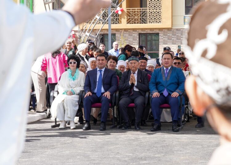 ҰЛЫСТЫҢ ҰЛЫ КҮНІ ҚАРСАҢЫНДА ТҮРКІСТАНДА ТАҒЫ 348 ОТБАСЫ ҚОНЫС ТОЙЫН ТОЙЛАДЫ