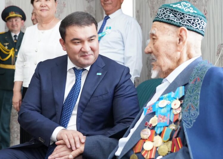 НҰРАЛХАН КӨШЕРОВ ҰОС АРДАГЕРІНІҢ ОТБАСЫНА АРНАЙЫ БАРЫП ҚҰТТЫҚТАДЫ