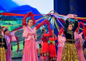 ШЫМКЕНТ: ДОСТЫҚ ӘУЕНІМЕН ӨРІЛГЕН МЕРЕКЕ