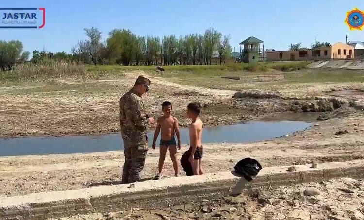 В ШЫМКЕНТЕ РАЗЪЯСНЯЮТ МЕРЫ БЕЗОПАСНОСТИ НА ВОДОЕМАХ