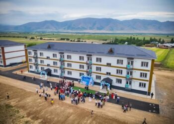 ТҮРКІСТАН: ТҮЛКІБАСТА 48 ОТБАСЫҒА ЖАҢА ПӘТЕР КІЛТТЕРІ ТАБЫСТАЛДЫ