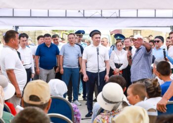 КӨШПЕЛІ КЕЗДЕСУ: ҚАРАТАУ АУДАНЫНЫҢ ӨЗЕКТІ МӘСЕЛЕЛЕРІ ҚАРАСТЫРЫЛДЫ