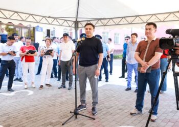 ҚАЛА ӘКІМІ ЕҢБЕКШІ АУДАНЫНЫҢ ТҰРҒЫНДАРЫМЕН КЕЗДЕСТІ