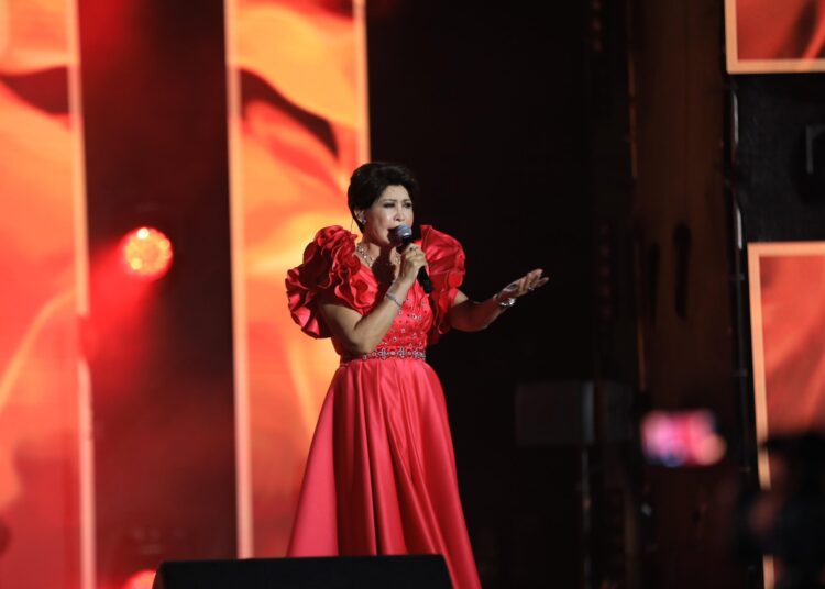 ТҮРКІСТАНДА РОЗА РЫМБАЕВАНЫҢ МЕРЕКЕЛІК КОНЦЕРТІ ӨТТІ