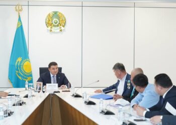 НҰРАЛХАН КӨШЕРОВ ТҰРҒЫНДАРДЫҢ ТАЛАП ТІЛЕКТЕРІН ТЫҢДАДЫ