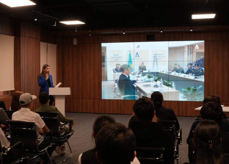 «Заң және тәртіп» апталығы: Сыбайлас жемқорлыққа қарсы қызмет ашық есік күнін өткізді