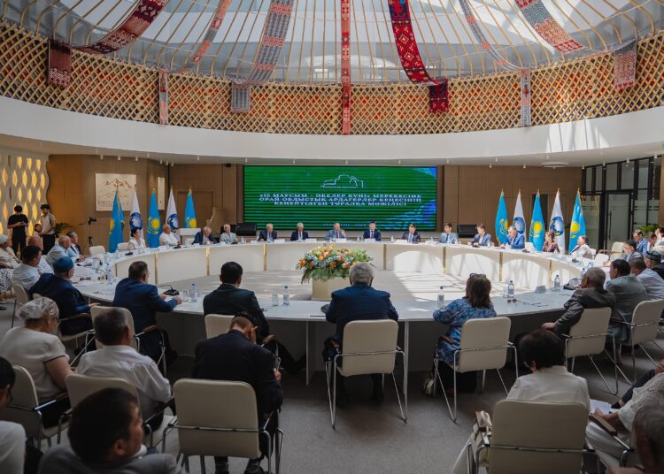 ТҮРКІСТАНДА ӘКЕЛЕР КҮНІНЕ ОРАЙ ОБЛЫСТЫҚ АРДАГЕРЛЕР КЕҢЕСІНІҢ КЕҢЕЙТІЛГЕН ТӨРАЛҚА МӘЖІЛІСІ ӨТТІ