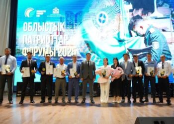 РӘМІЗДЕР КҮНІ: ТҮРКІСТАНДА ОТАНШЫЛ АЗАМАТТАРҒА ҚҰРМЕТ КӨРСЕТІЛДІ