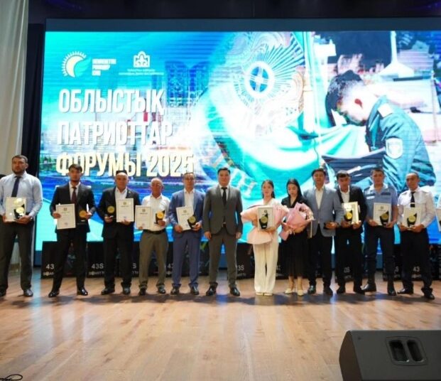 РӘМІЗДЕР КҮНІ: ТҮРКІСТАНДА ОТАНШЫЛ АЗАМАТТАРҒА ҚҰРМЕТ КӨРСЕТІЛДІ