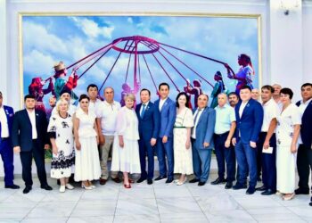 ДЕПУТАТТАР ЭТНОМӘДЕНИ БІРЛЕСТІКТЕРДІҢ ҰСЫНЫСТАРЫН ТЫҢДАДЫ