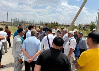 Бозарық шағын ауданында тұрғындармен көшпелі кездесу өтті