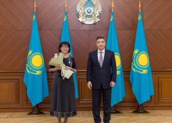 Премьер-министр Олжас Бектенов құрылыс саласының қызметкерлеріне Мемлекет басшысының атынан марапаттар табыс етті