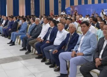 ШЫМКЕНТ: ҚҰРЫЛЫС, ЖОЛ САЛАЛАРЫНЫҢ ҚЫЗМЕТКЕРЛЕРІНЕ ҚҰРМЕТ КӨРСЕТІЛДІ