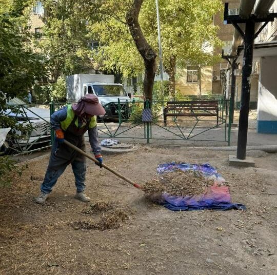 ШЫМКЕНТТЕ «ТАЗА ҚАЗАҚСТАН» БАҒДАРЛАМАСЫ АЯСЫНДА АУҚЫМДЫ ТАЗАЛЫҚ ЖҰМЫСТАРЫ ӨТТІ