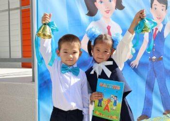 ТҮРКІСТАН: САУРАНДА 2 МЫҢНАН АСТАМ ОҚУШЫ ЖАҢА ОҚУ ЖЫЛЫН БАСТАДЫ