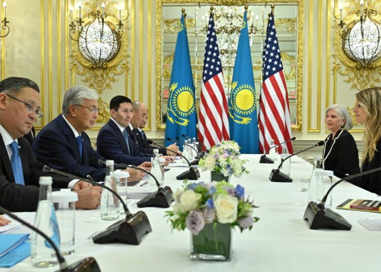 Президент Смитсон институтының басшылығымен кездесті