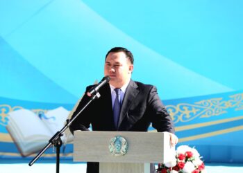 ТҮРКІСТАНДА ЖАҢА ОҚУ ЖЫЛЫНЫҢ АЛҒАШҚЫ ҚОҢЫРАУЫ СОҒЫЛДЫ