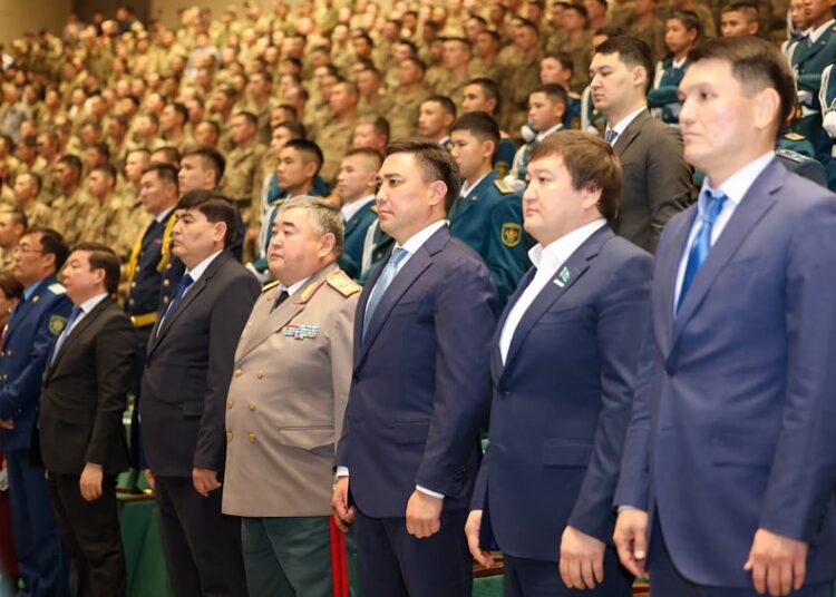 В Шымкенте поздравили спасателей с профессиональным праздником