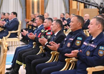 ПРЕЗИДЕНТ ҚҰТҚАРУШЫЛАРДЫ КӘСІБИ МЕРЕКЕСІМЕН ҚҰТТЫҚТАДЫ