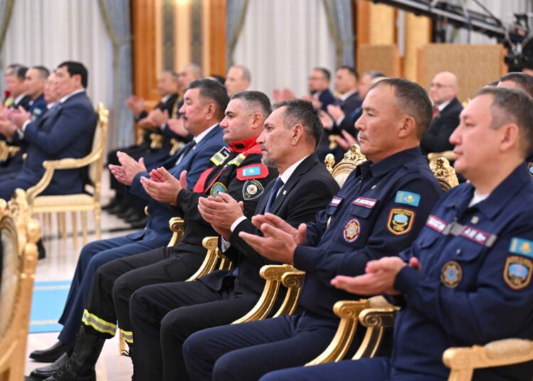 ПРЕЗИДЕНТ ҚҰТҚАРУШЫЛАРДЫ КӘСІБИ МЕРЕКЕСІМЕН ҚҰТТЫҚТАДЫ