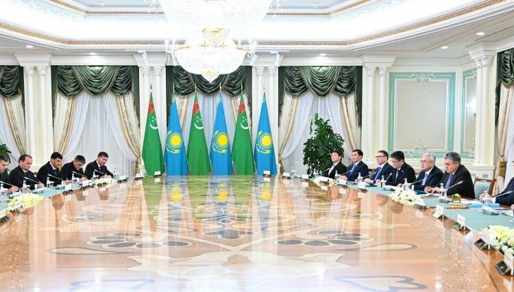 Қазақстан мен Түрікменстан президенттері кеңейтілген құрамда келіссөз жүргізді