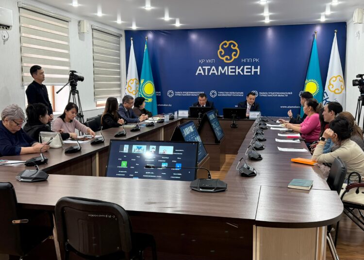 Төмен шекті баға – бос сөрелерге апара ма? Түркістанда фармацевтика нарығы талқыланды