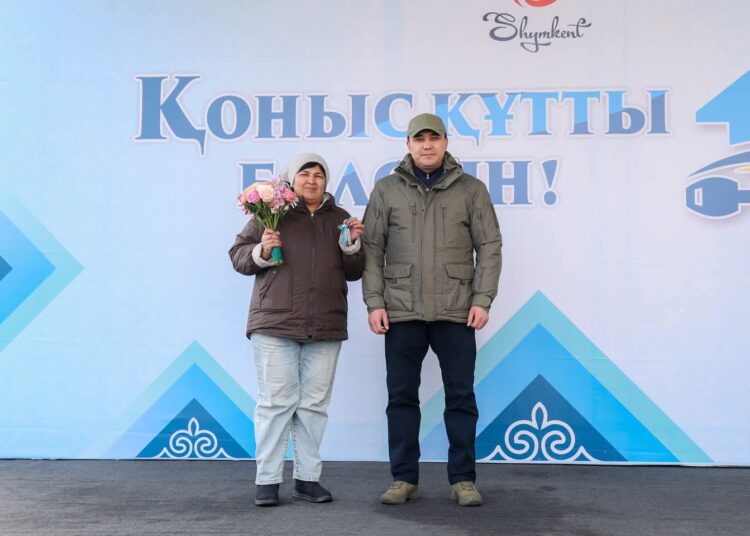 Шымкентте әлеуметтік осал топтағы азаматтар тұрғын үймен қамтылуда