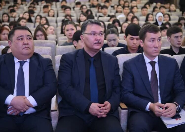 М.Ауезов университетінде өткен жиында жаңа Конституция жобасына қолдау білдірілді