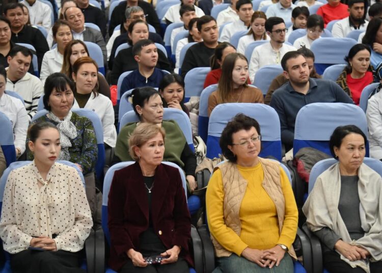 ШЫМКЕНТ: МЕДИЦИНА АКАДЕМИЯСЫНДА ЖАҢА КОНСТИТУЦИЯ ЖОБАСЫ ТҮСІНДІРІЛДІ