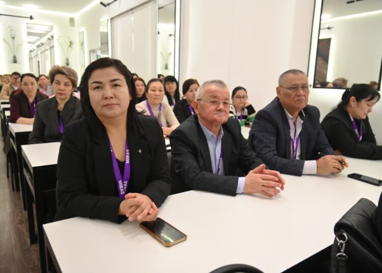 «Мирас» университетінің жастары Жаңа Конституция жобасына қолдау білдірді