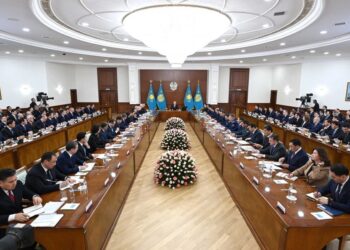 ҚАЗАҚСТАН ЖАҢА КОНСТИТУЦИЯҒА ҚАДАМ БАСТЫ: ӨТПЕЛІ КЕЗЕҢДЕГІ ЕЛДІҢ САЯСИ БАҒЫТЫ АЙҚЫНДАЛДЫ