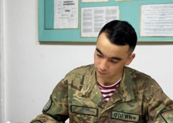 Алға ұмтылғандарға әскер қолдау көрсетеді: Ұлттық ұланның сарбазы мобилографияны дамытып, әскери бөлім өмірін таспалауда