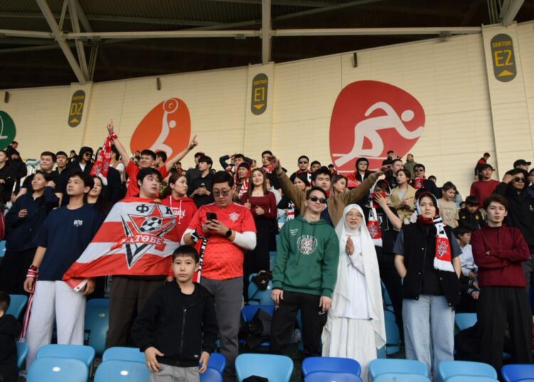 ТҮРКІСТАНДАҒЫ СТАДИОНДА 7 МЫҢ АДАМ РЕФЕРЕНДУМҒА ҚОЛДАУ КӨРСЕТТІ