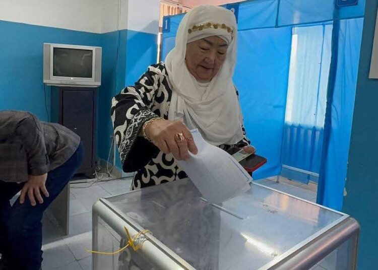 ТҮРКІСТАН ОБЛЫСЫНДА «ДОМАЛАҚ АНА» АНСАМБЛІ САЯСИ НАУҚАНҒА ҰЛТЫҚ КИІММЕН КЕЛІП ДАУЫС БЕРДІ