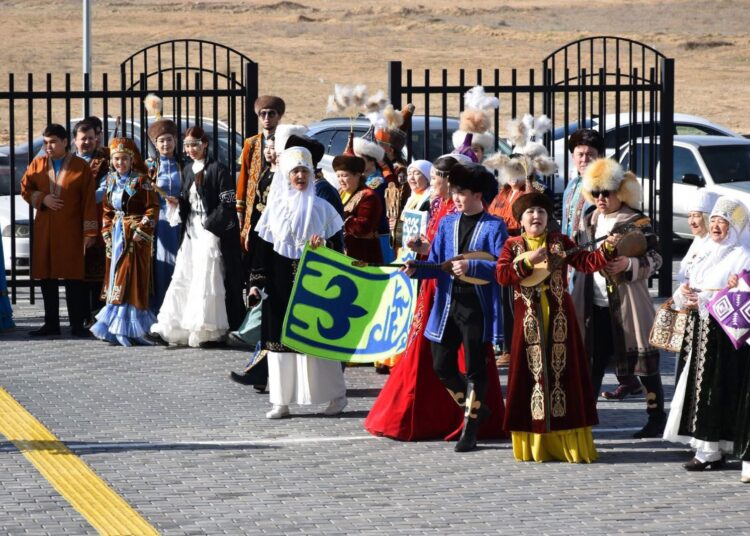 ТҮРКІСТАН ҚАЛАСЫНДА ДОМБЫРАШЫЛАР УЧАСКЕГЕ АРНАЙЫ КЕЛІП, ӨЗ ТАҢДАУЛАРЫН ЖАСАДЫ