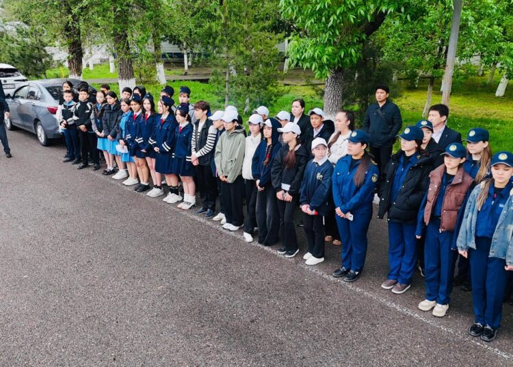 «Қауіпсіз жол»: Шымкентте жасөспірімдермен түсіндіру жұмыстары жүргізілді