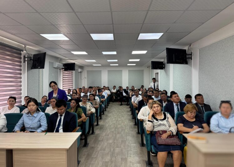 САЙРАМДА ЕҢБЕК ҚАТЫНАСТАРЫ МЕН ӘЛЕУМЕТТІК МӘСЕЛЕЛЕР БОЙЫНША ЖИЫН ӨТТІ