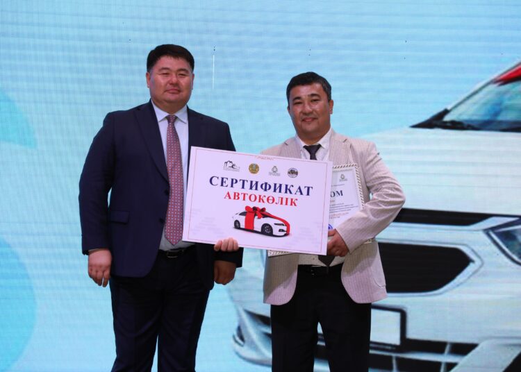 В ТУРКЕСТАНСКОЙ ОБЛАСТИ ВРУЧИЛИ АВТОМОБИЛЬ ОБЛАДАТЕЛЮ ГРАН-ПРИ КОНКУРСА «ПАРАД МУЗЕЕВ»