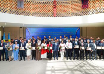 ТҮРКІСТАНДА ТҮРКІ МЕМЛЕКЕТТЕРІ ҰЙЫМЫНЫҢ БЕЙРЕСМИ САММИТІН ӨТКІЗУГЕ ЕҢБЕК СІҢІРГЕН АЗАМАТТАРҒА ҚҰРМЕТ КӨРСЕТІЛДІ