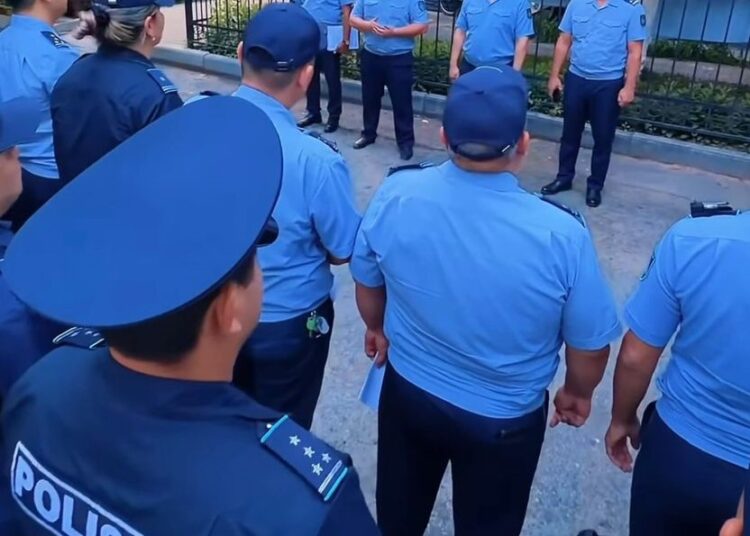 Шымкент қаласы Еңбекші ауданы полиция басқармасында жеке құраммен саптық жиын өткізілді.