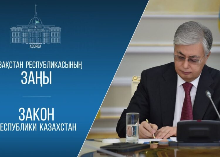 Мемлекет басшысы 2026 жылдың 15 наурызында қабылданған Конституцияның ережелерін жүзеге асыру мақсатында конституциялық заңдарға қол қойды