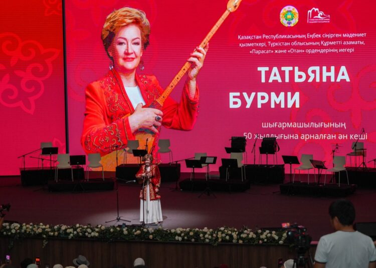 ТҮРКІСТАНДА ТАТЬЯНА БУРМИСТРОВАНЫҢ ШЫҒАРМАШЫЛЫҚ ҚЫЗМЕТІНІҢ 50 ЖЫЛДЫҒЫНА АРНАЛҒАН МЕРЕЙТОЙЛЫҚ ӘН КЕШІ ӨТТІ